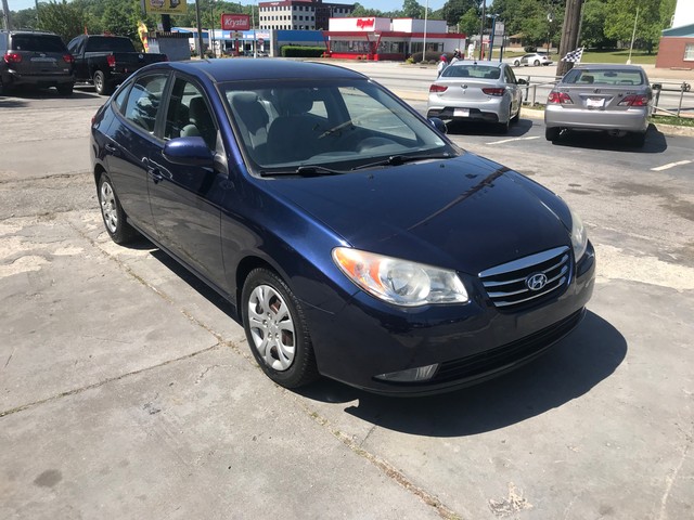 Hyundai Elantra Vehicle Full-screen Gallery Image 3