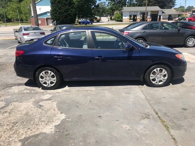 Hyundai Elantra Vehicle Full-screen Gallery Image 4