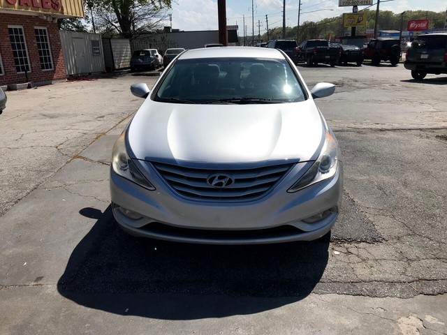 Hyundai Sonata Vehicle Full-screen Gallery Image 2