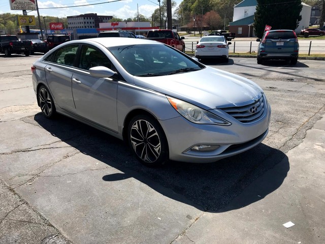 Hyundai Sonata Vehicle Full-screen Gallery Image 3
