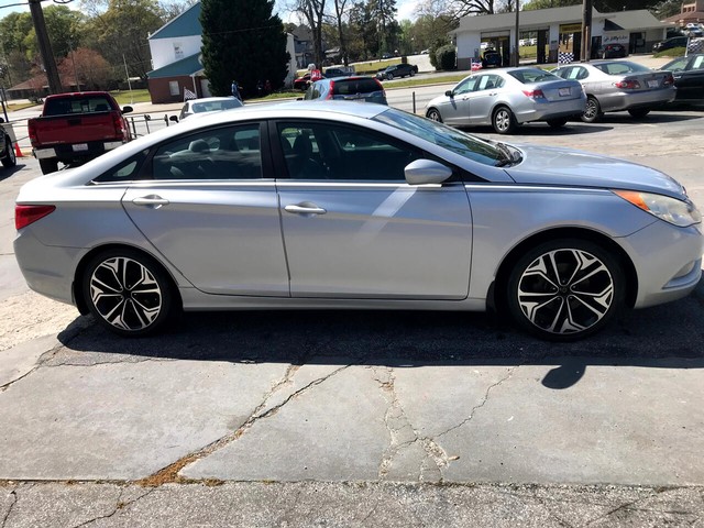 Hyundai Sonata Vehicle Full-screen Gallery Image 4