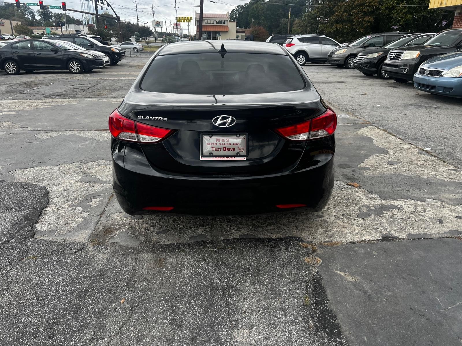 Hyundai Elantra Vehicle Full-screen Gallery Image 4