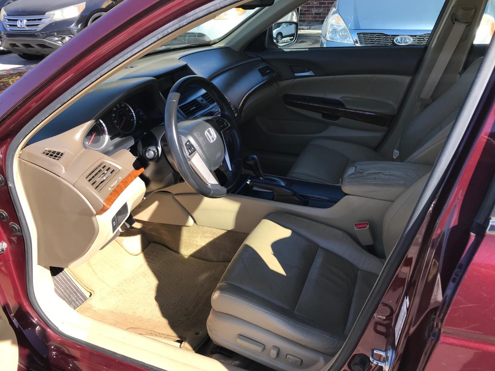 Honda Accord Sedan Vehicle Full-screen Gallery Image 7