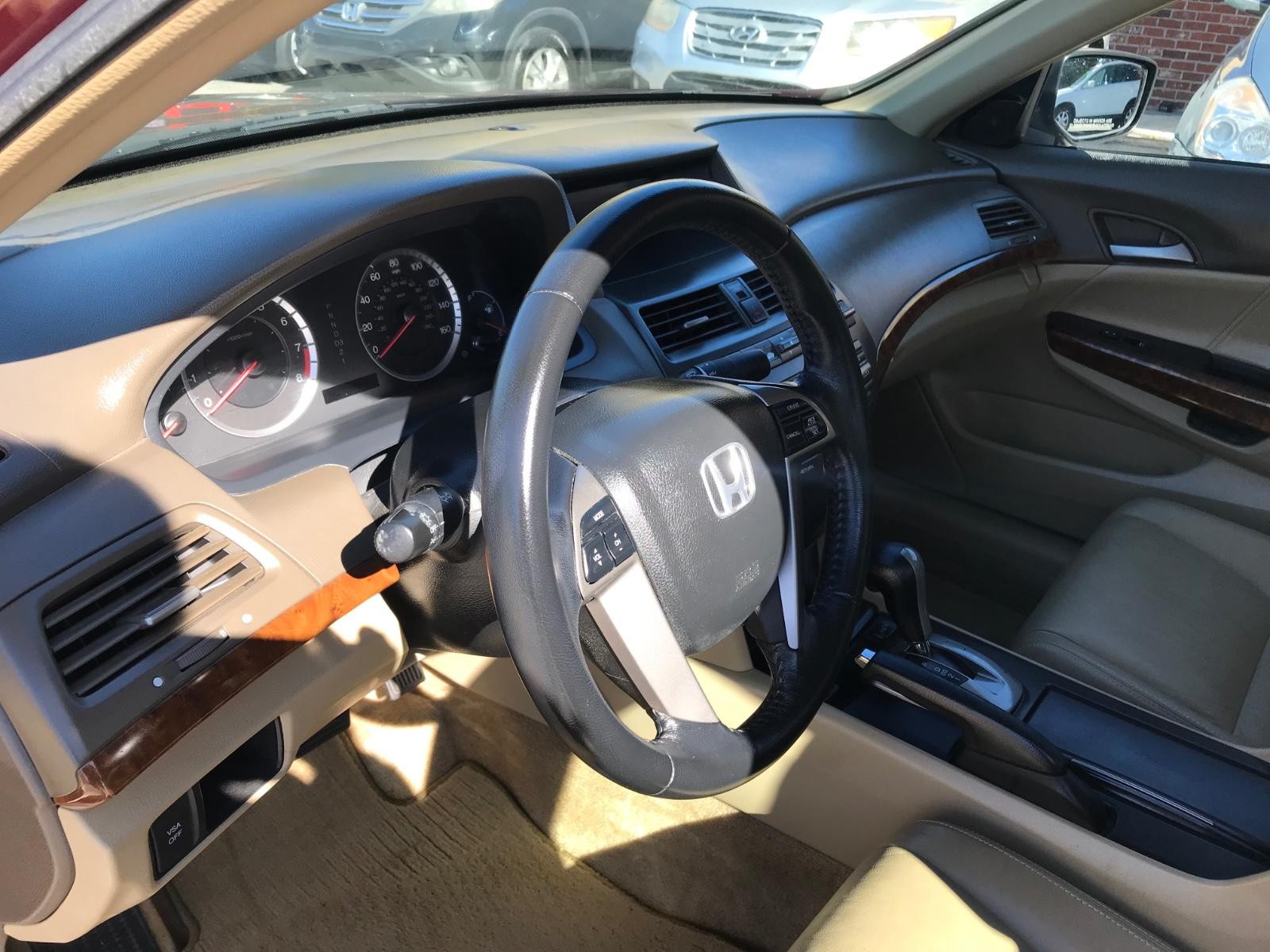 Honda Accord Sedan Vehicle Full-screen Gallery Image 8
