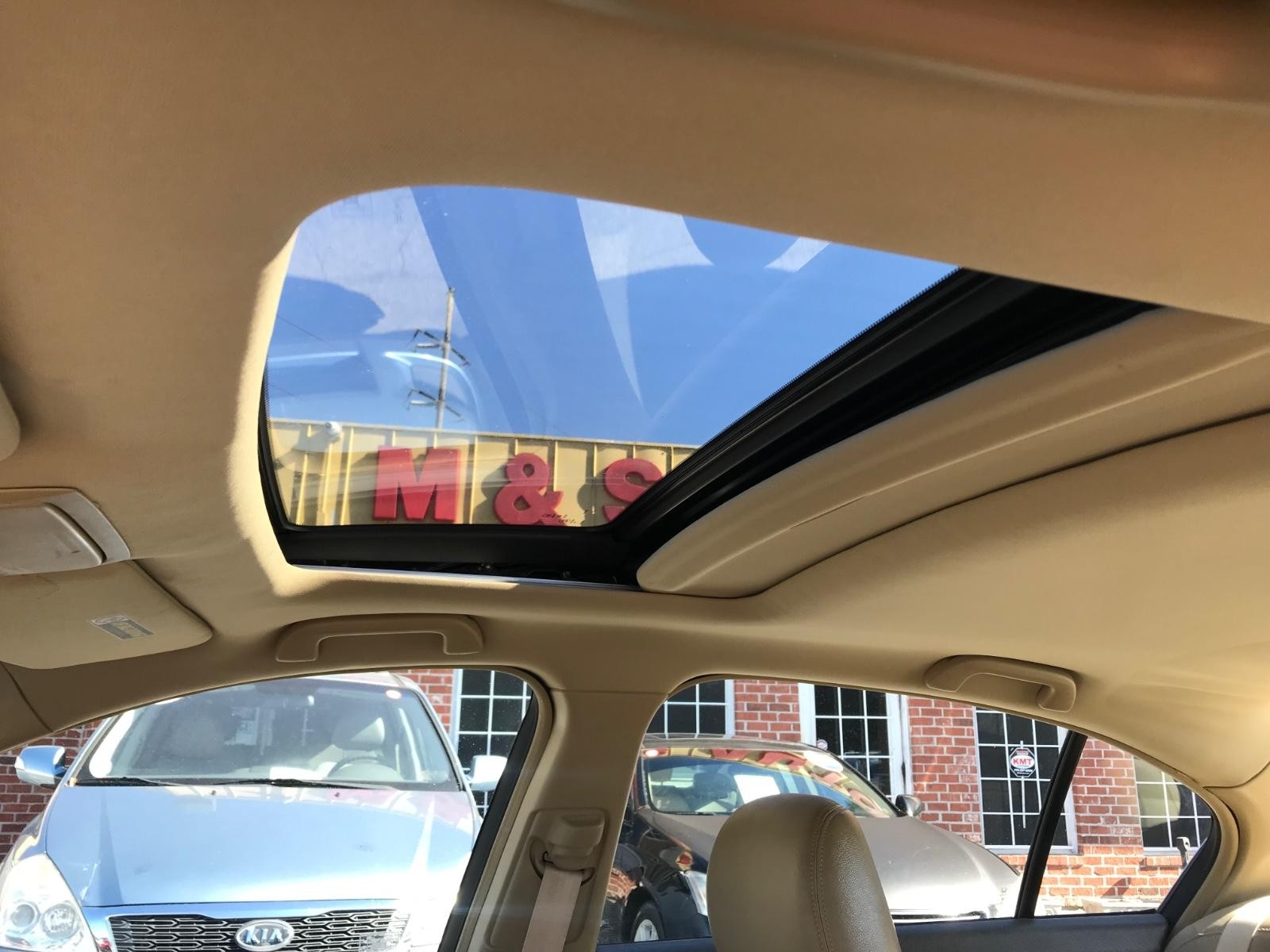 Honda Accord Sedan Vehicle Full-screen Gallery Image 10