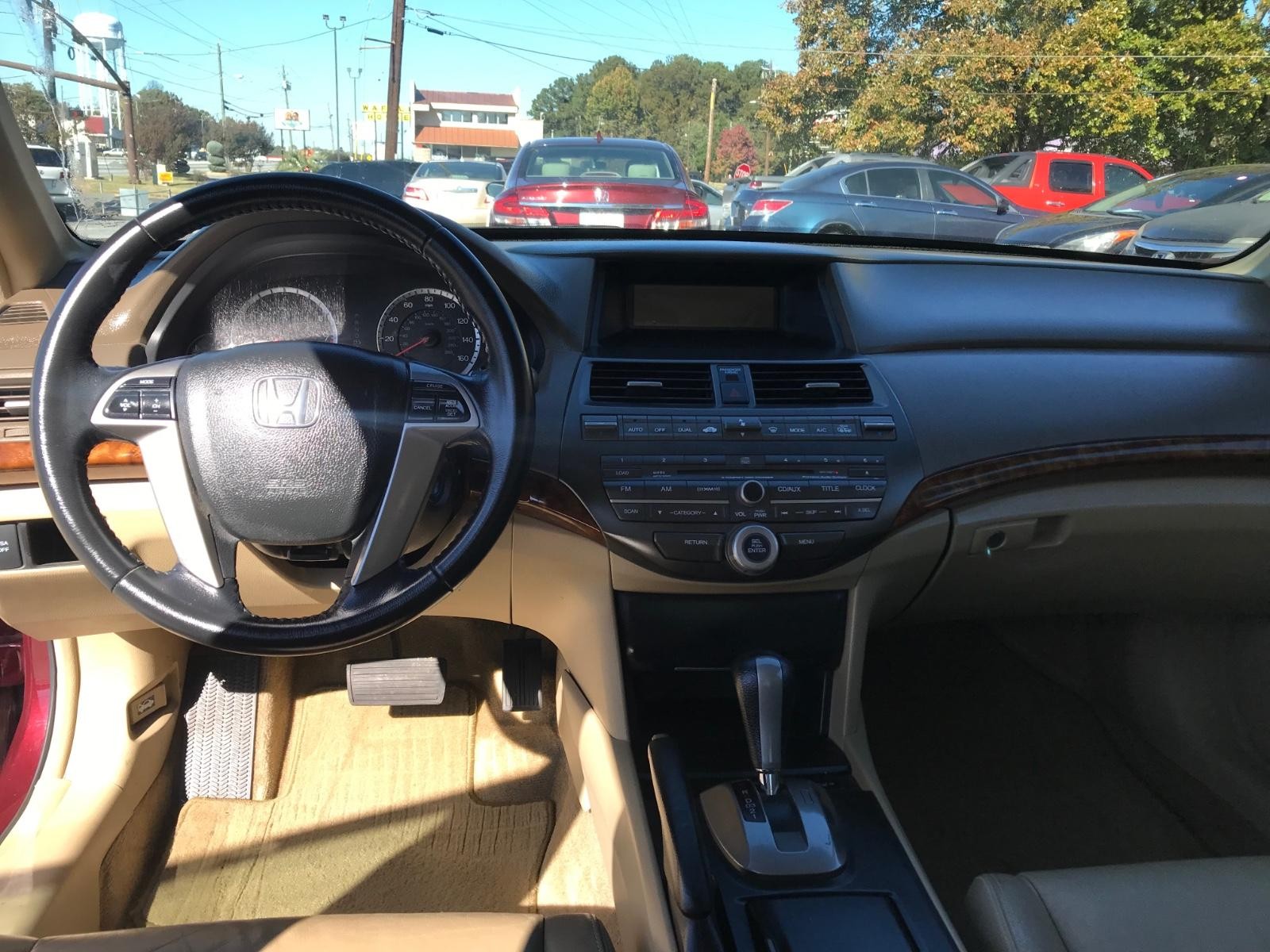 Honda Accord Sedan Vehicle Full-screen Gallery Image 11