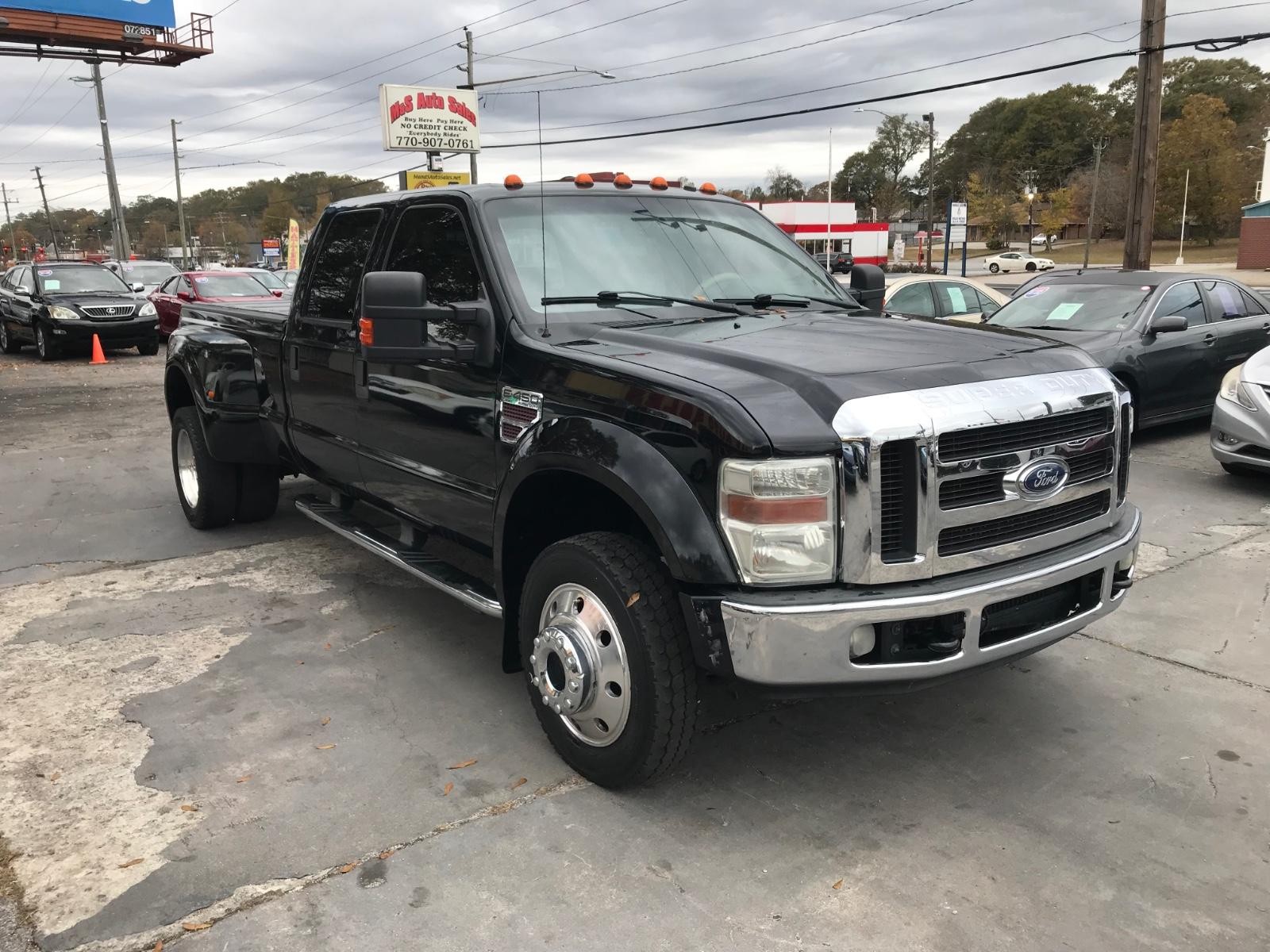 Ford Super Duty F-450 DRW Vehicle Full-screen Gallery Image 3