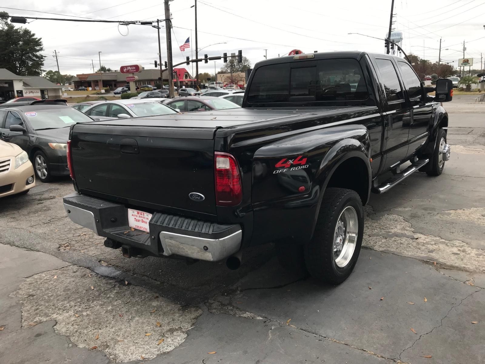 Ford Super Duty F-450 DRW Vehicle Full-screen Gallery Image 5