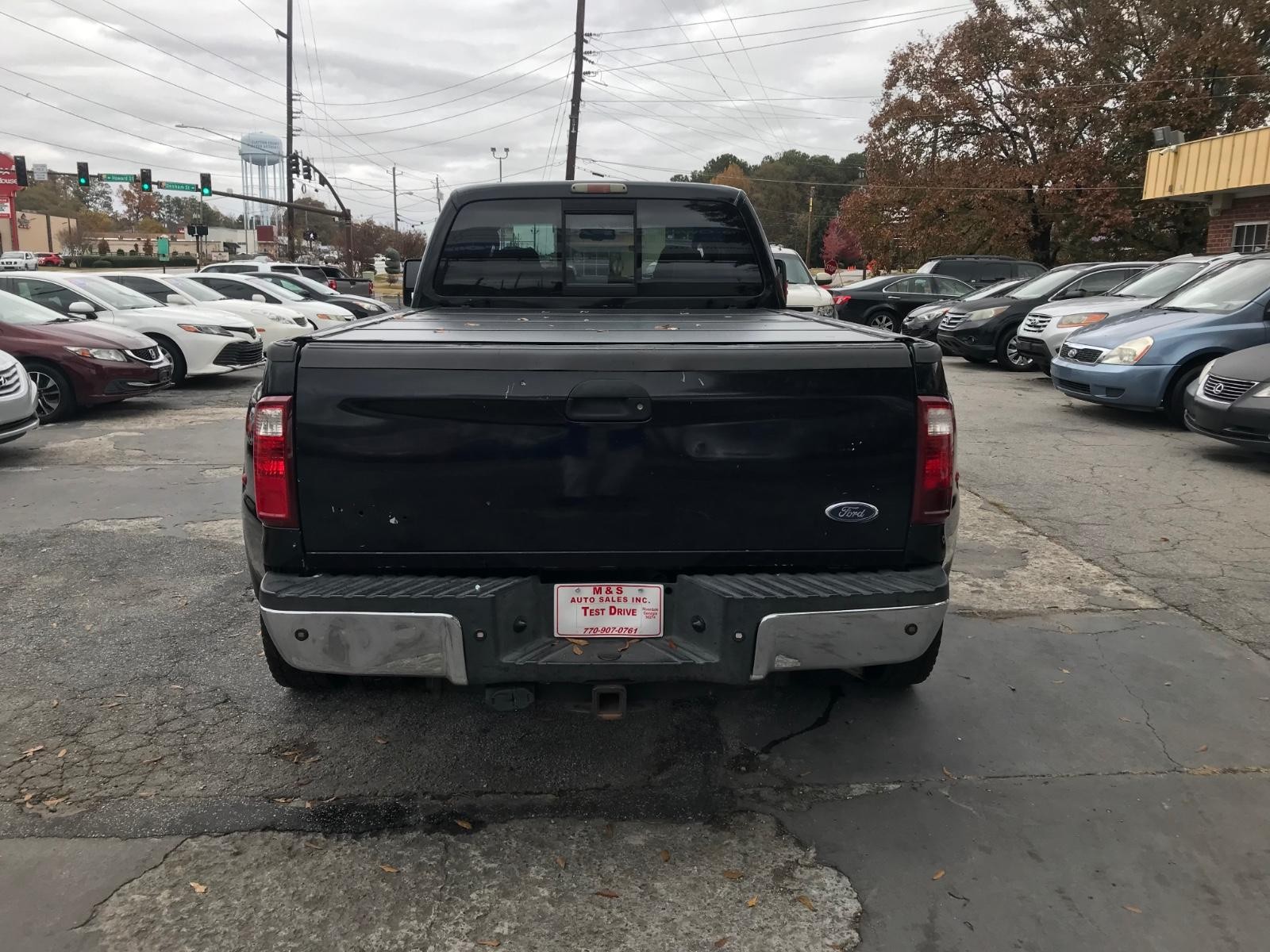 Ford Super Duty F-450 DRW Vehicle Full-screen Gallery Image 6