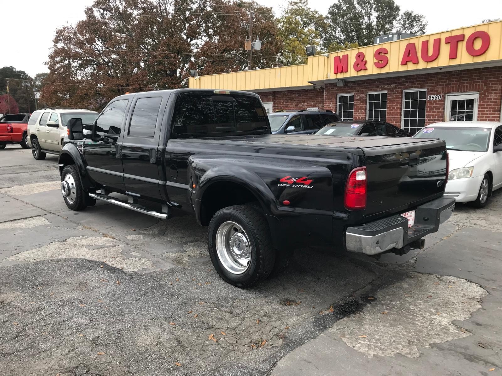 Ford Super Duty F-450 DRW Vehicle Full-screen Gallery Image 7