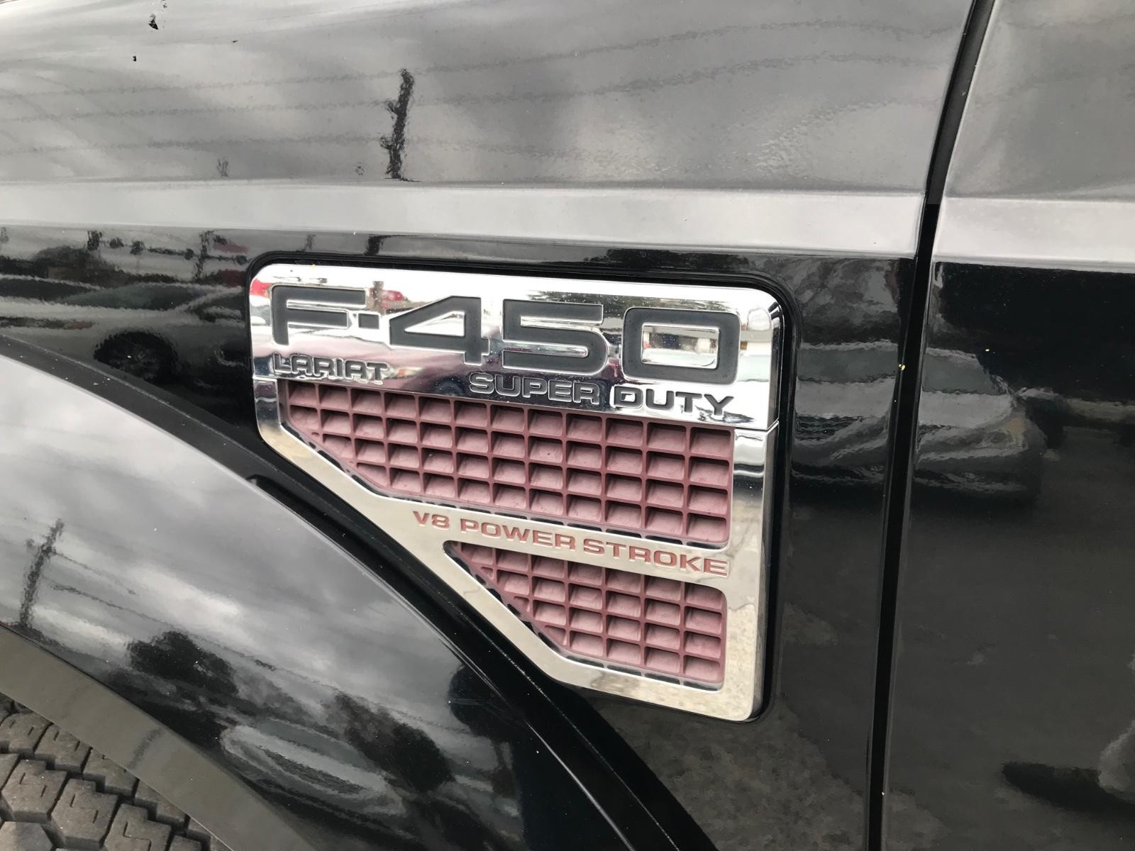 Ford Super Duty F-450 DRW Vehicle Full-screen Gallery Image 9