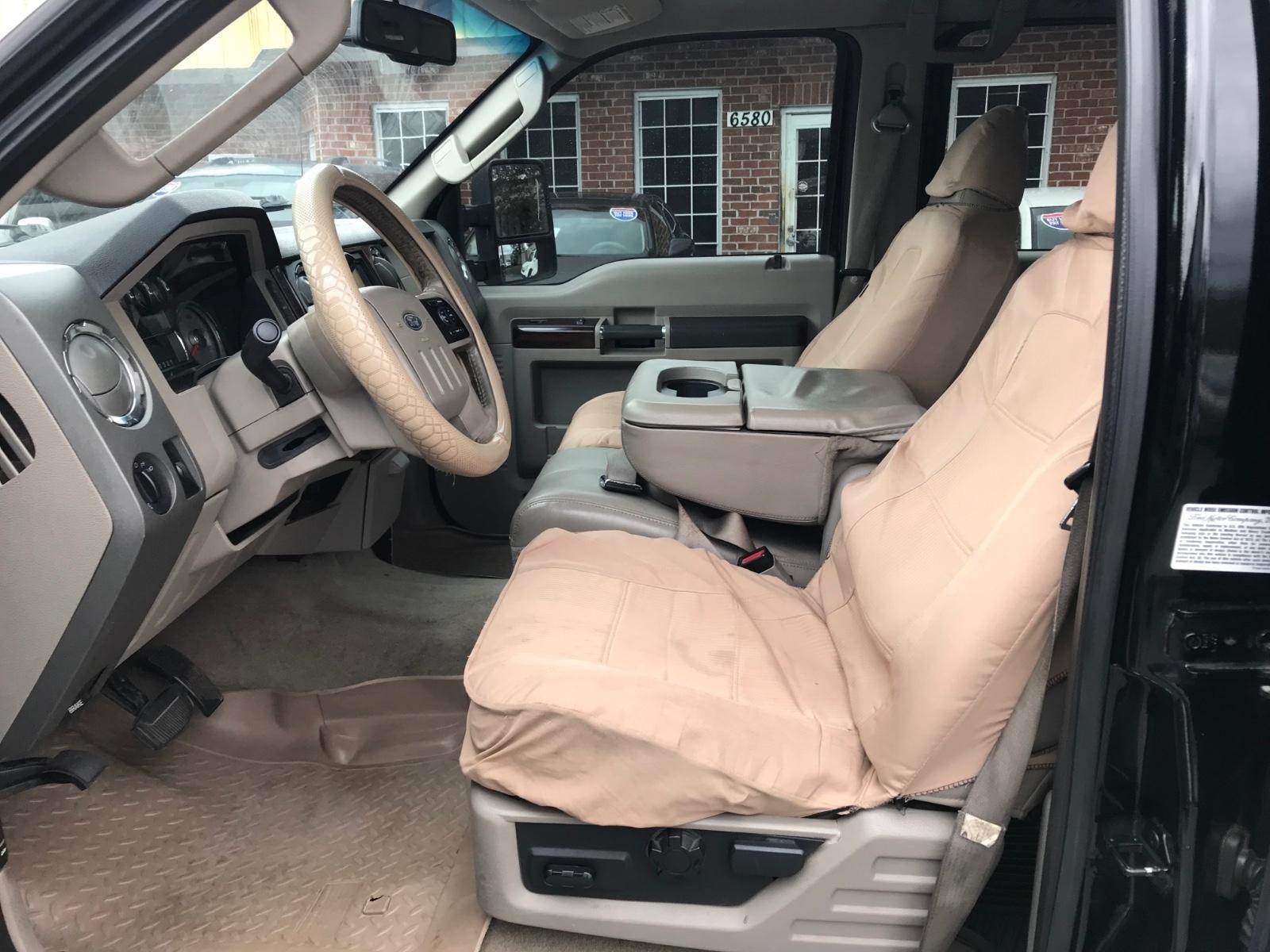 Ford Super Duty F-450 DRW Vehicle Full-screen Gallery Image 10