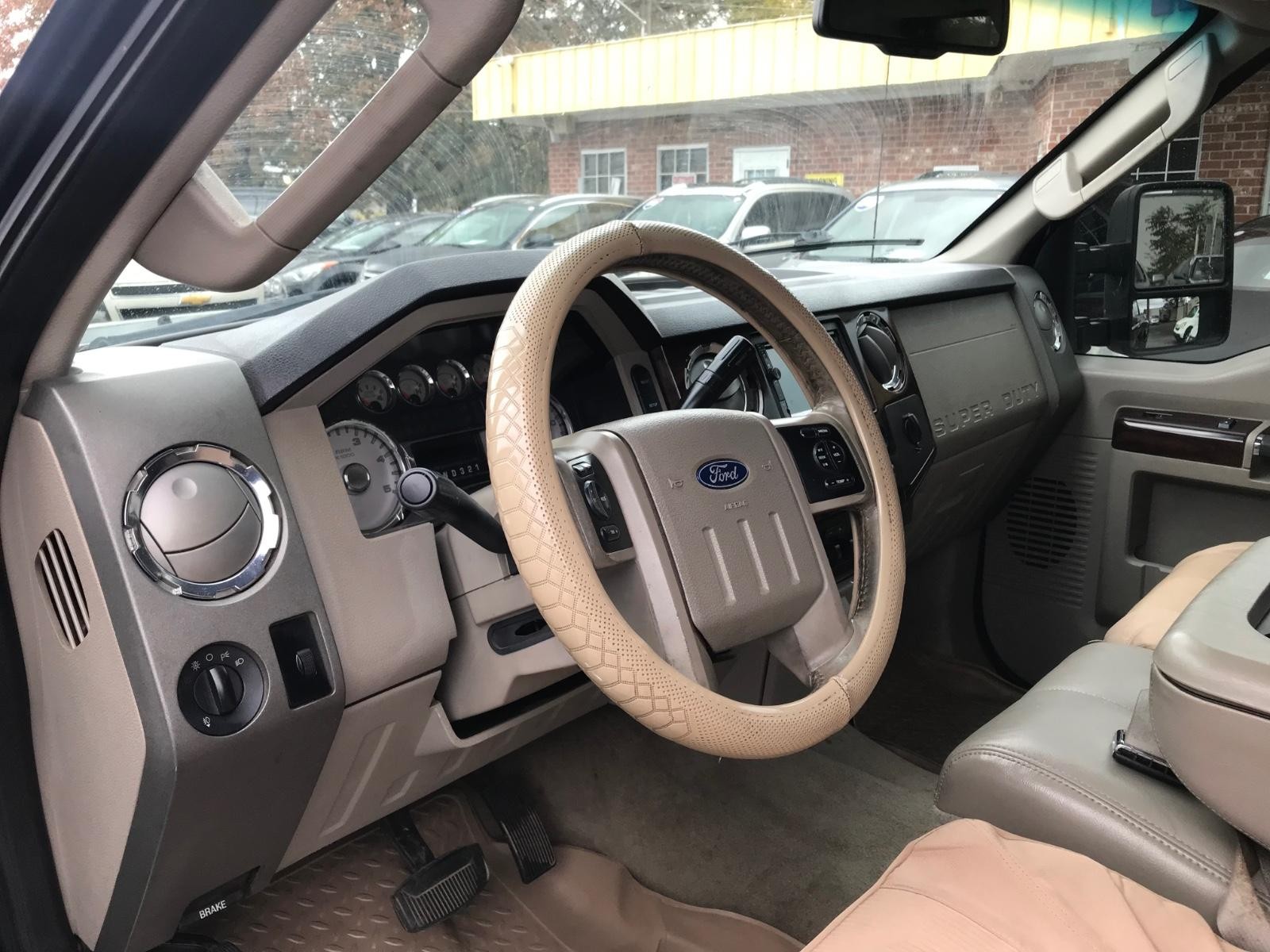 Ford Super Duty F-450 DRW Vehicle Full-screen Gallery Image 11