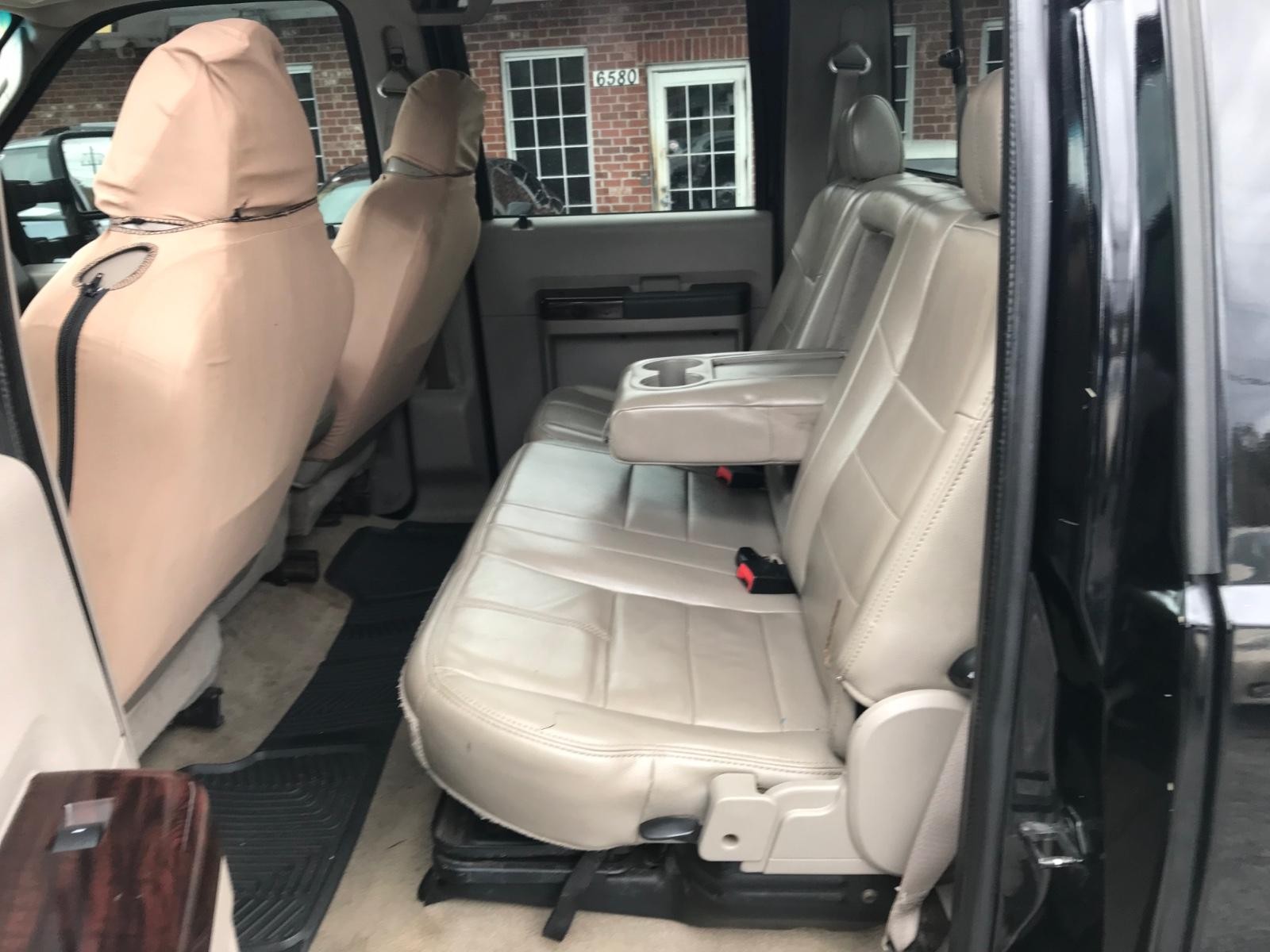 Ford Super Duty F-450 DRW Vehicle Full-screen Gallery Image 12