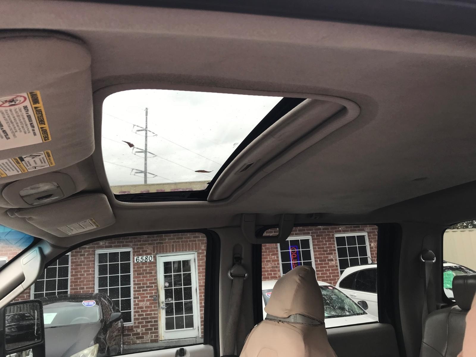 Ford Super Duty F-450 DRW Vehicle Full-screen Gallery Image 14