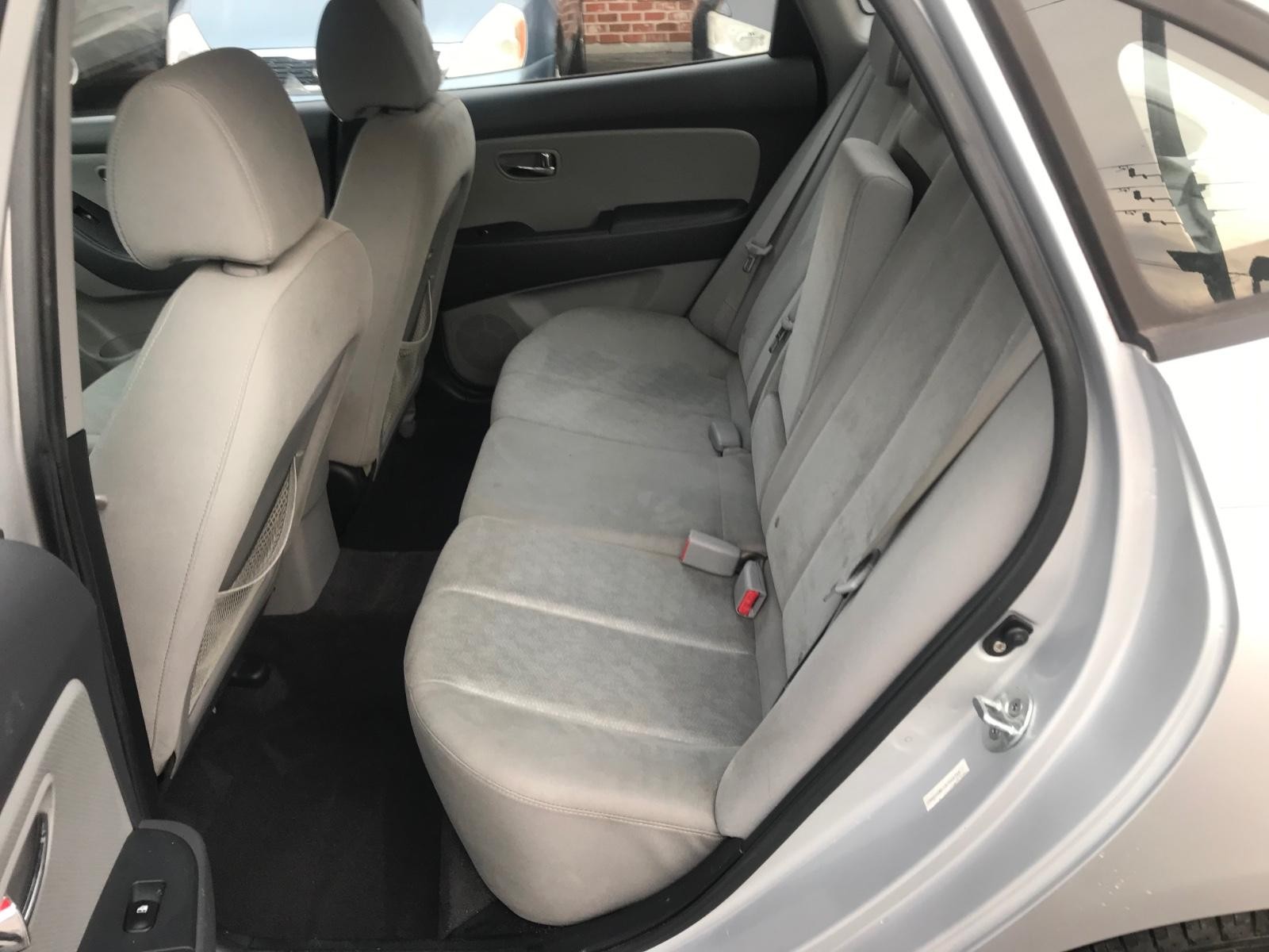 Hyundai Elantra Vehicle Full-screen Gallery Image 7