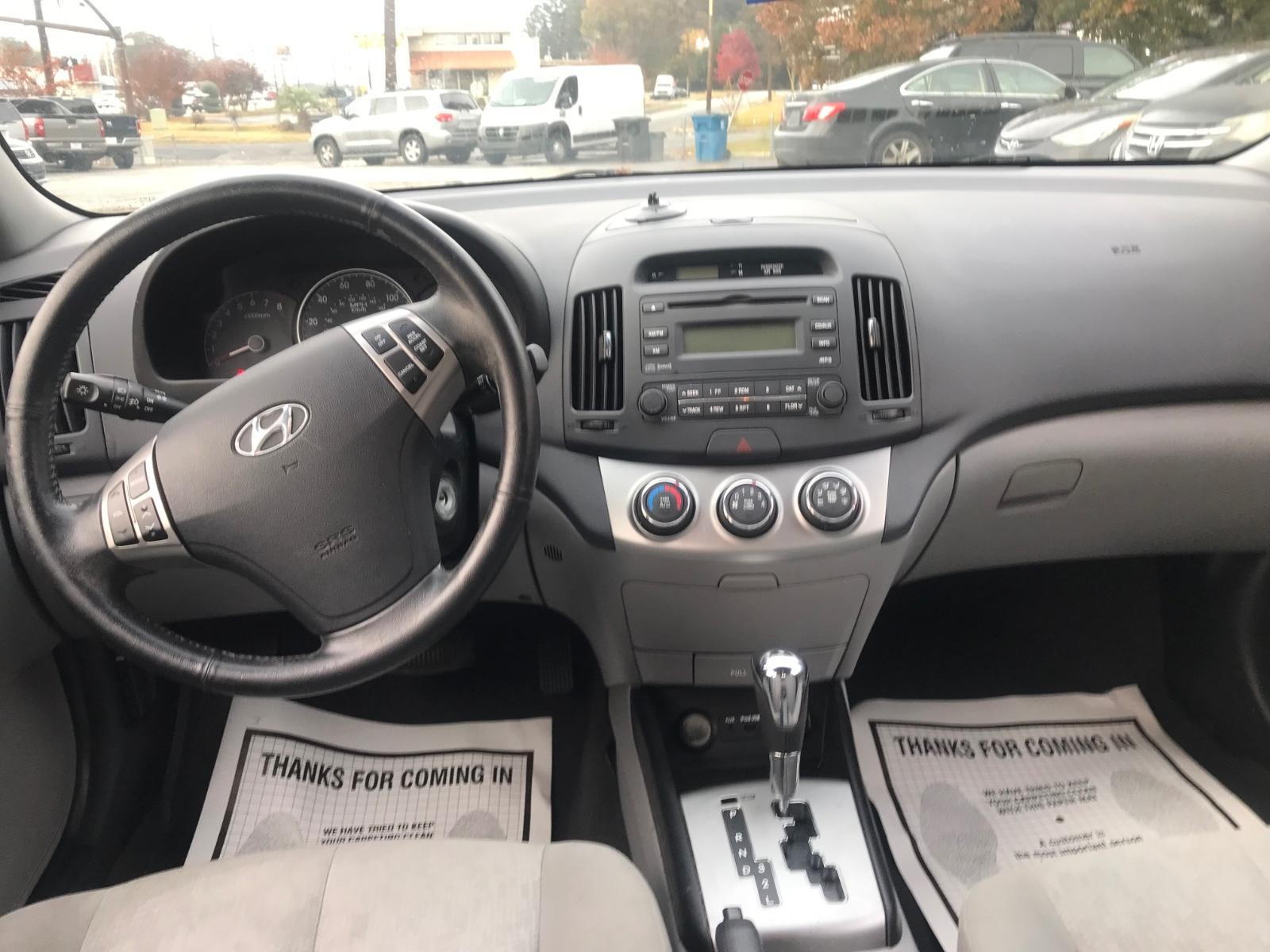 Hyundai Elantra Vehicle Full-screen Gallery Image 8