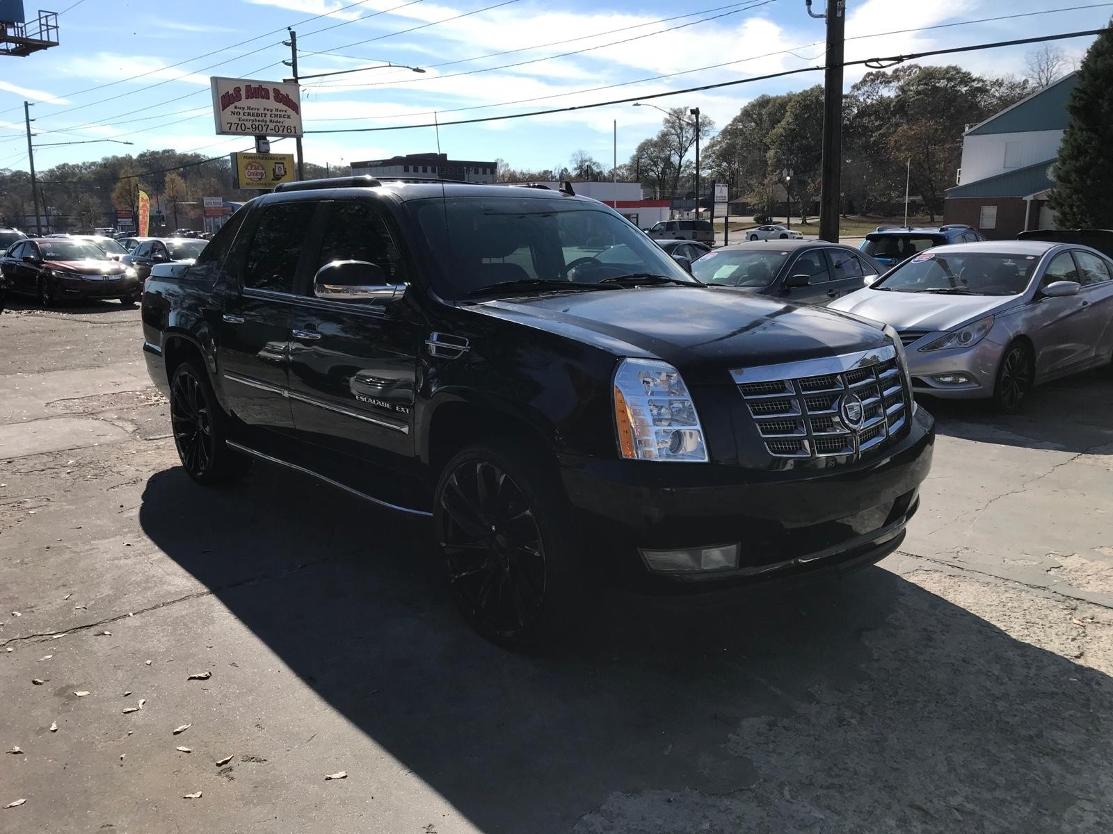Cadillac Escalade EXT Vehicle Full-screen Gallery Image 2