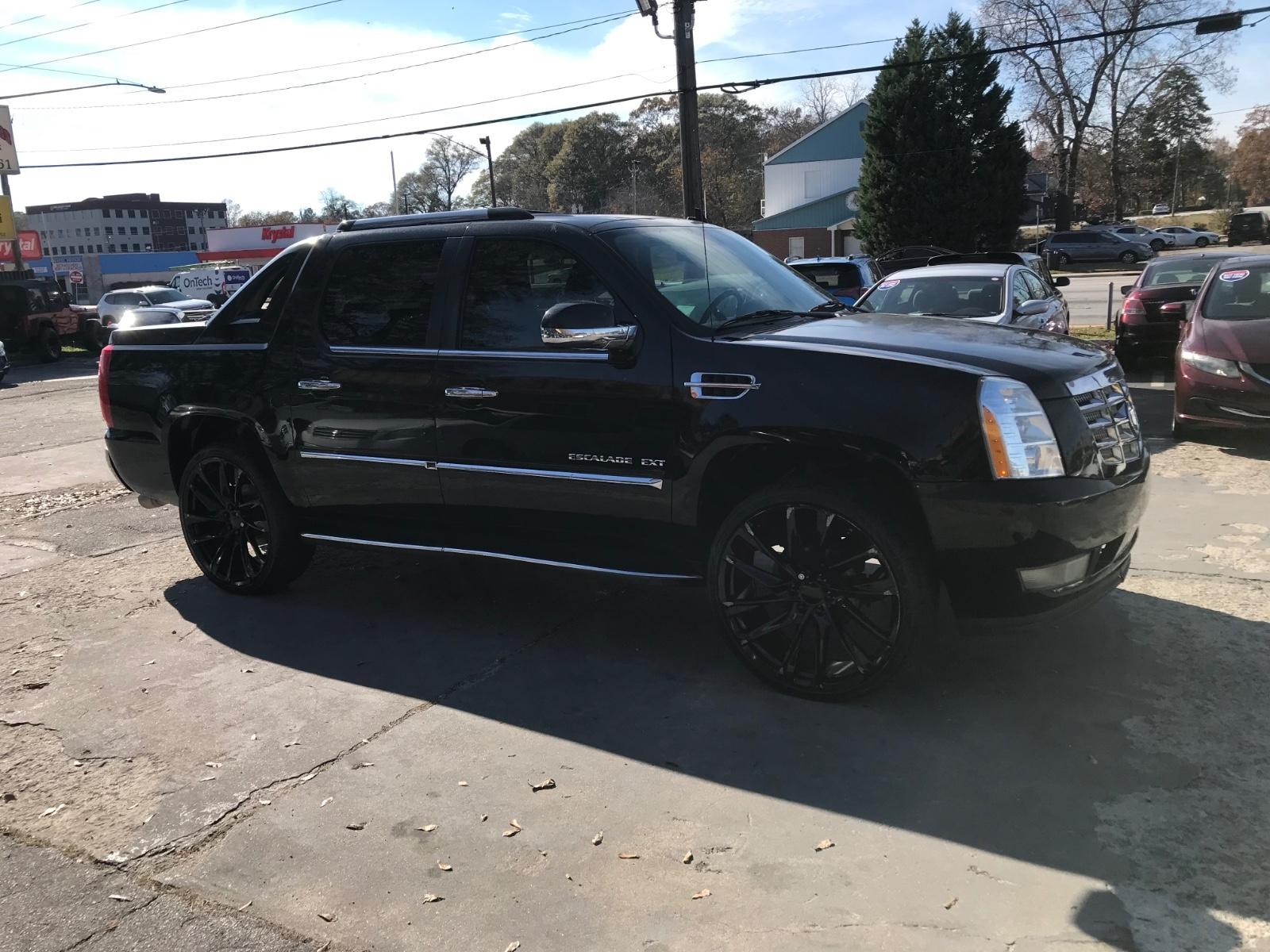 Cadillac Escalade EXT Vehicle Full-screen Gallery Image 3
