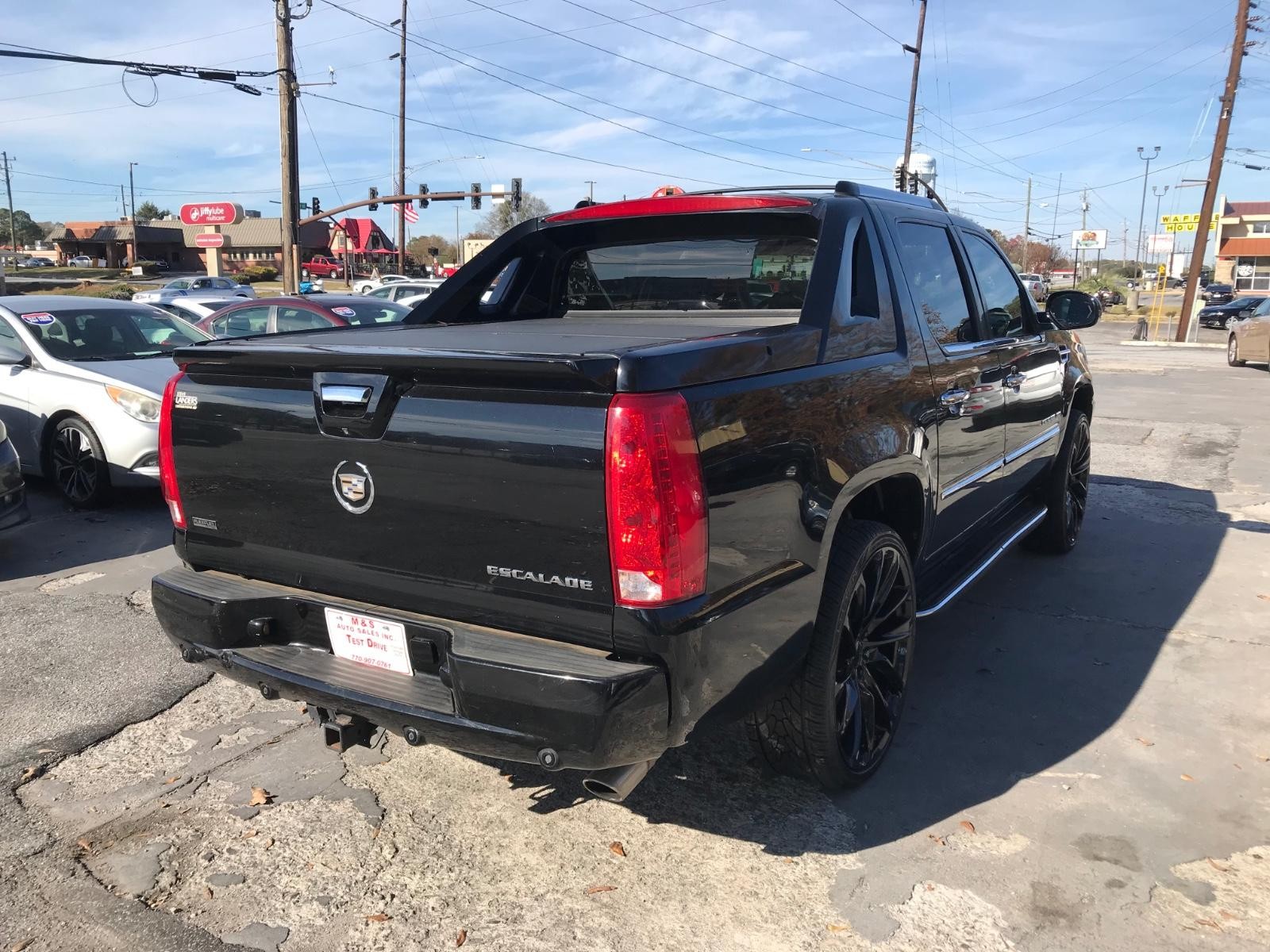 Cadillac Escalade EXT Vehicle Full-screen Gallery Image 5