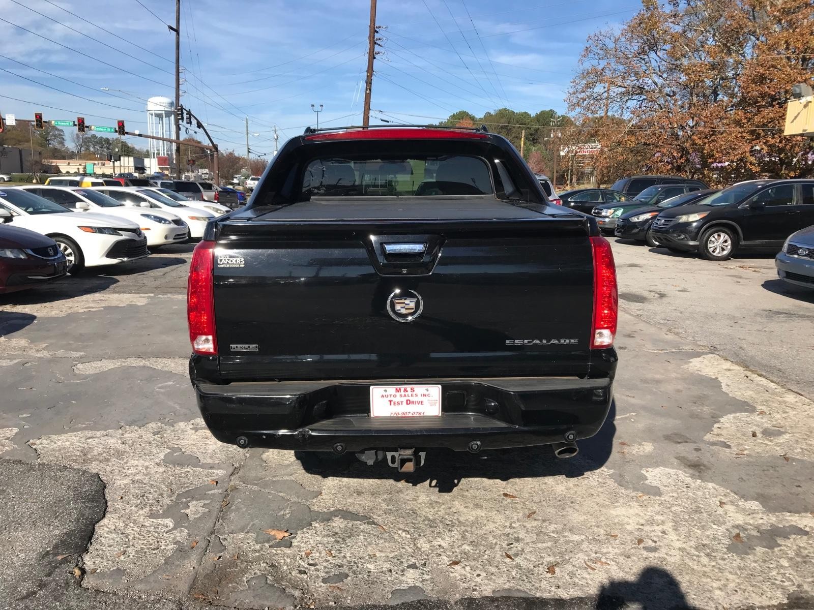 Cadillac Escalade EXT Vehicle Full-screen Gallery Image 6