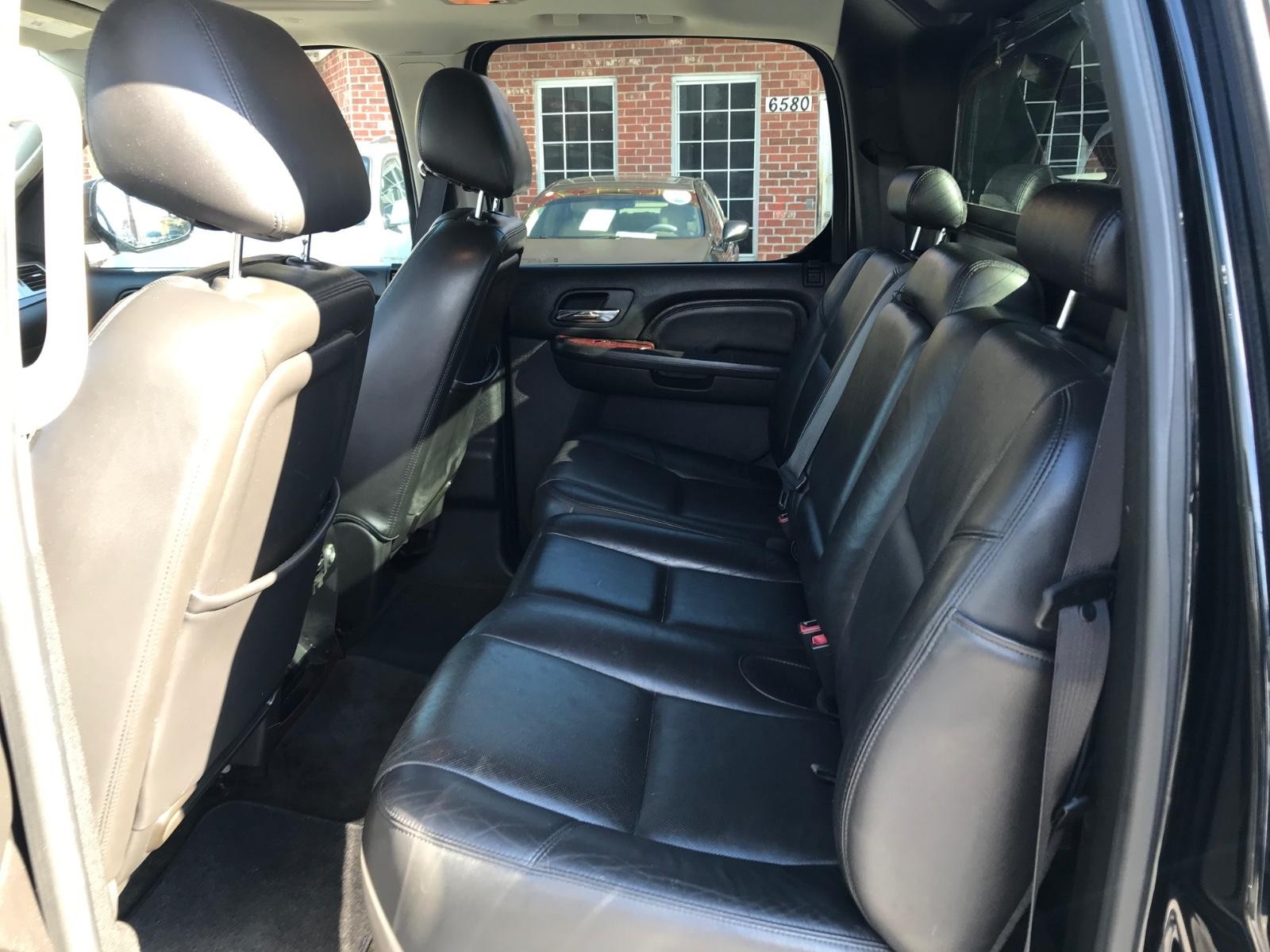 Cadillac Escalade EXT Vehicle Full-screen Gallery Image 9
