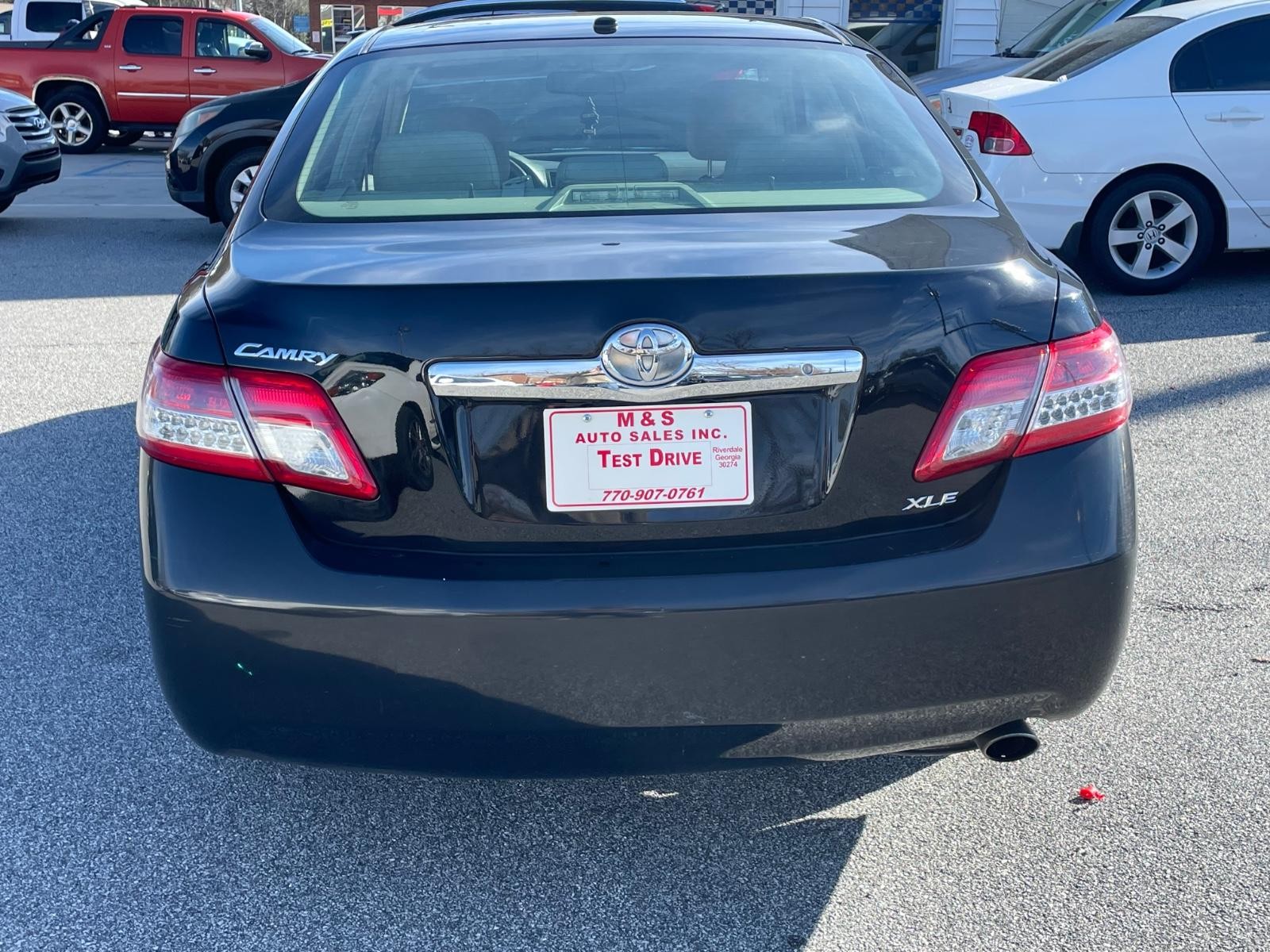 Toyota Camry Vehicle Full-screen Gallery Image 2