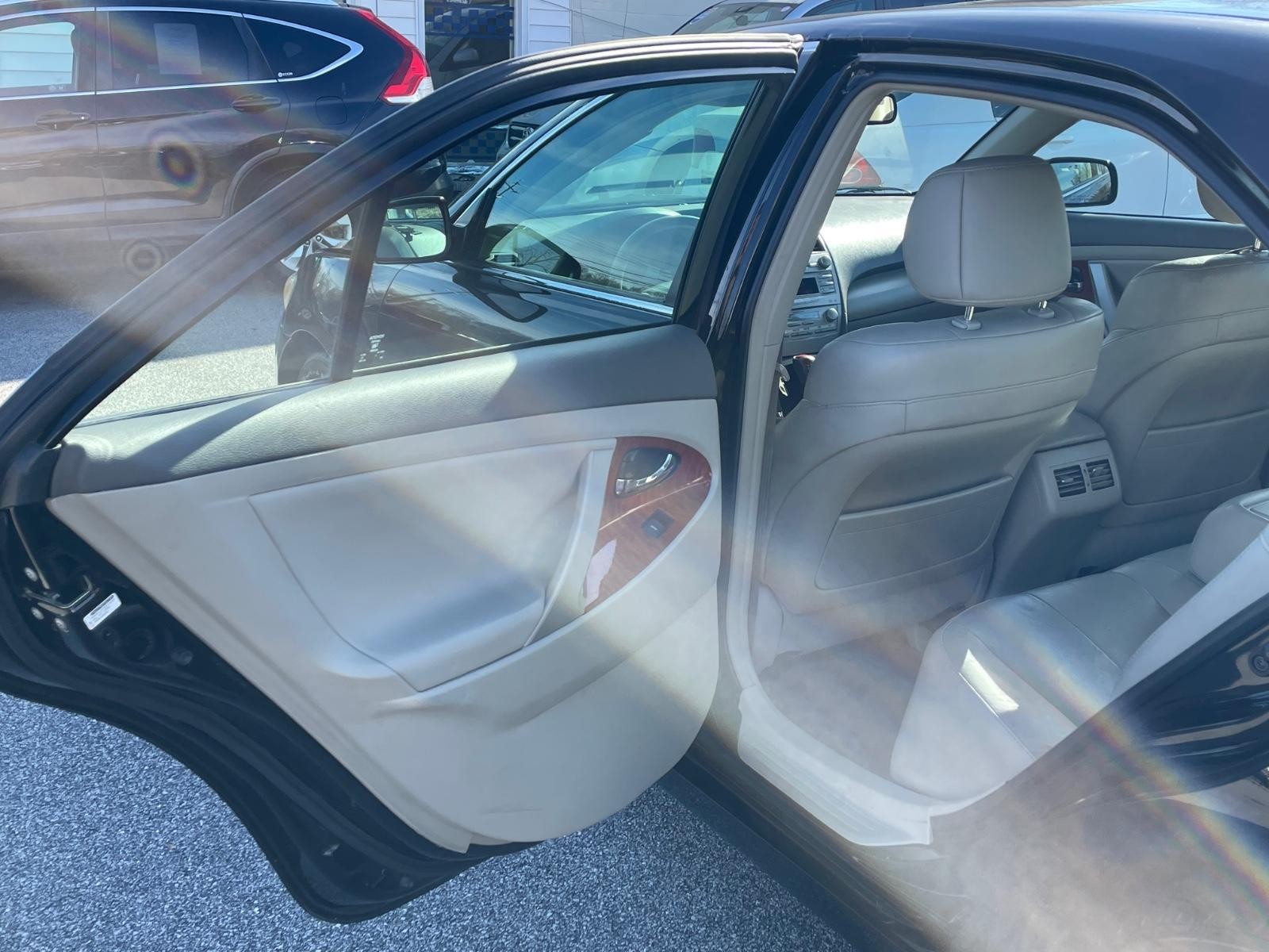 Toyota Camry Vehicle Full-screen Gallery Image 7