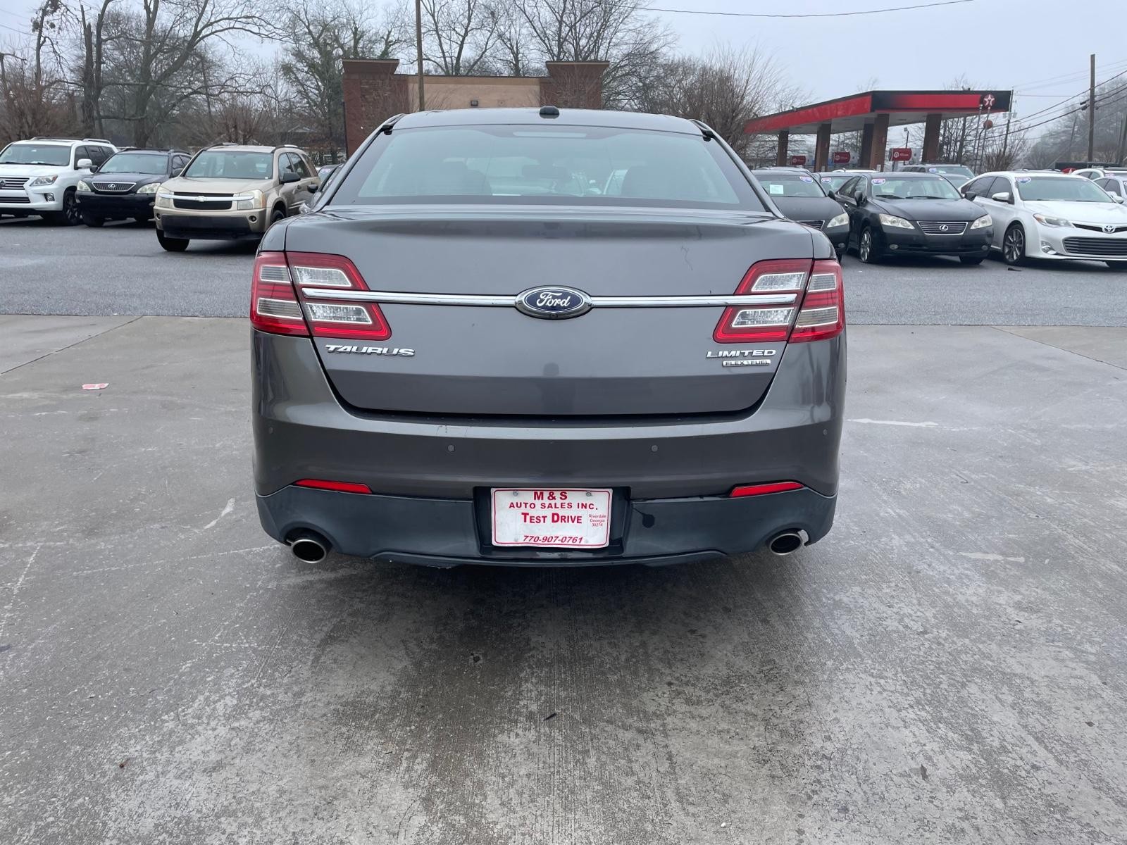 Ford Taurus Vehicle Full-screen Gallery Image 4