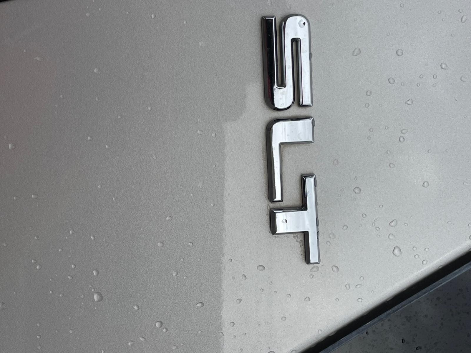 GMC Yukon Vehicle Full-screen Gallery Image 10