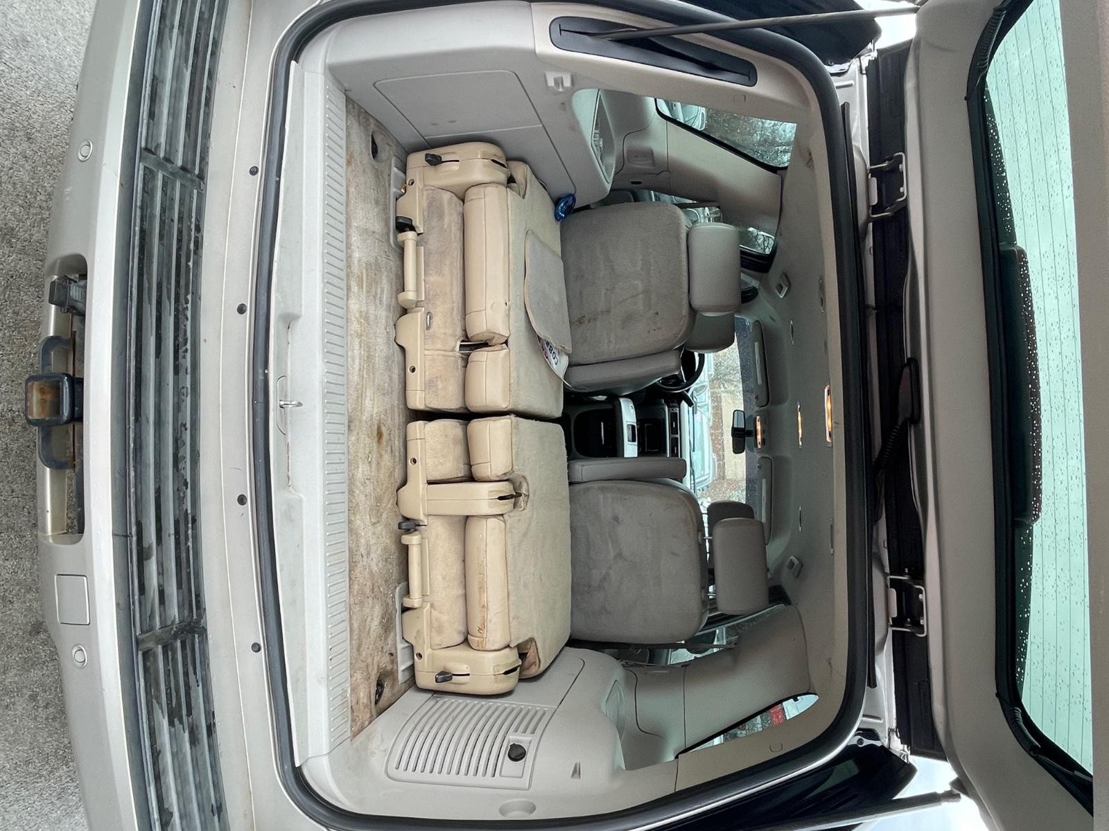 GMC Yukon Vehicle Full-screen Gallery Image 17