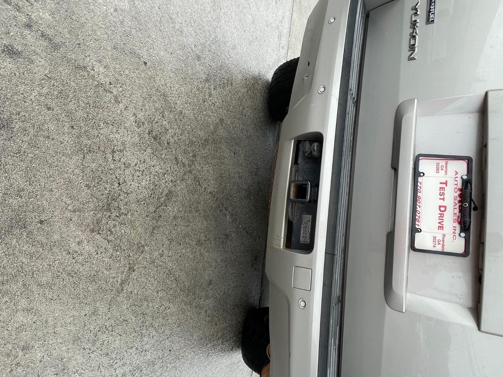 GMC Yukon Vehicle Full-screen Gallery Image 19