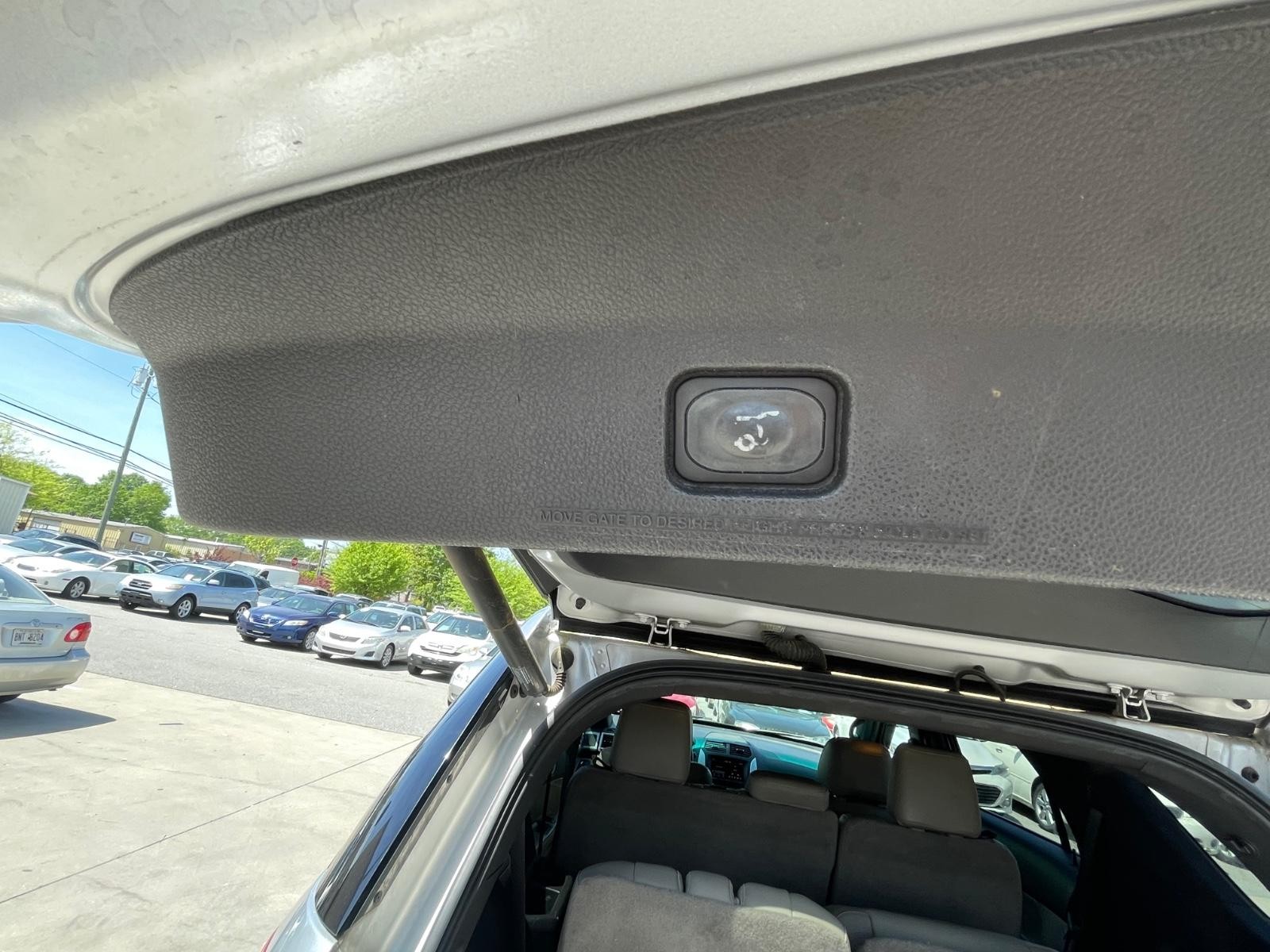 Ford Explorer Vehicle Full-screen Gallery Image 17