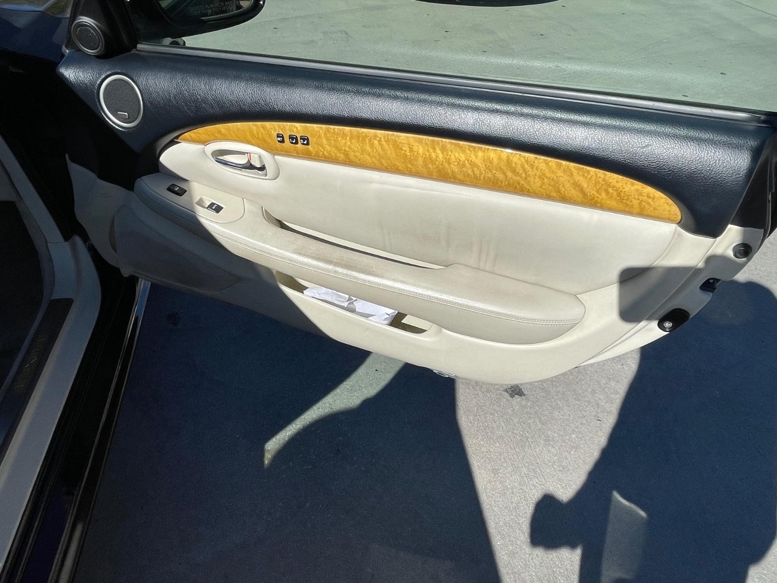 Lexus SC 430 Vehicle Full-screen Gallery Image 8