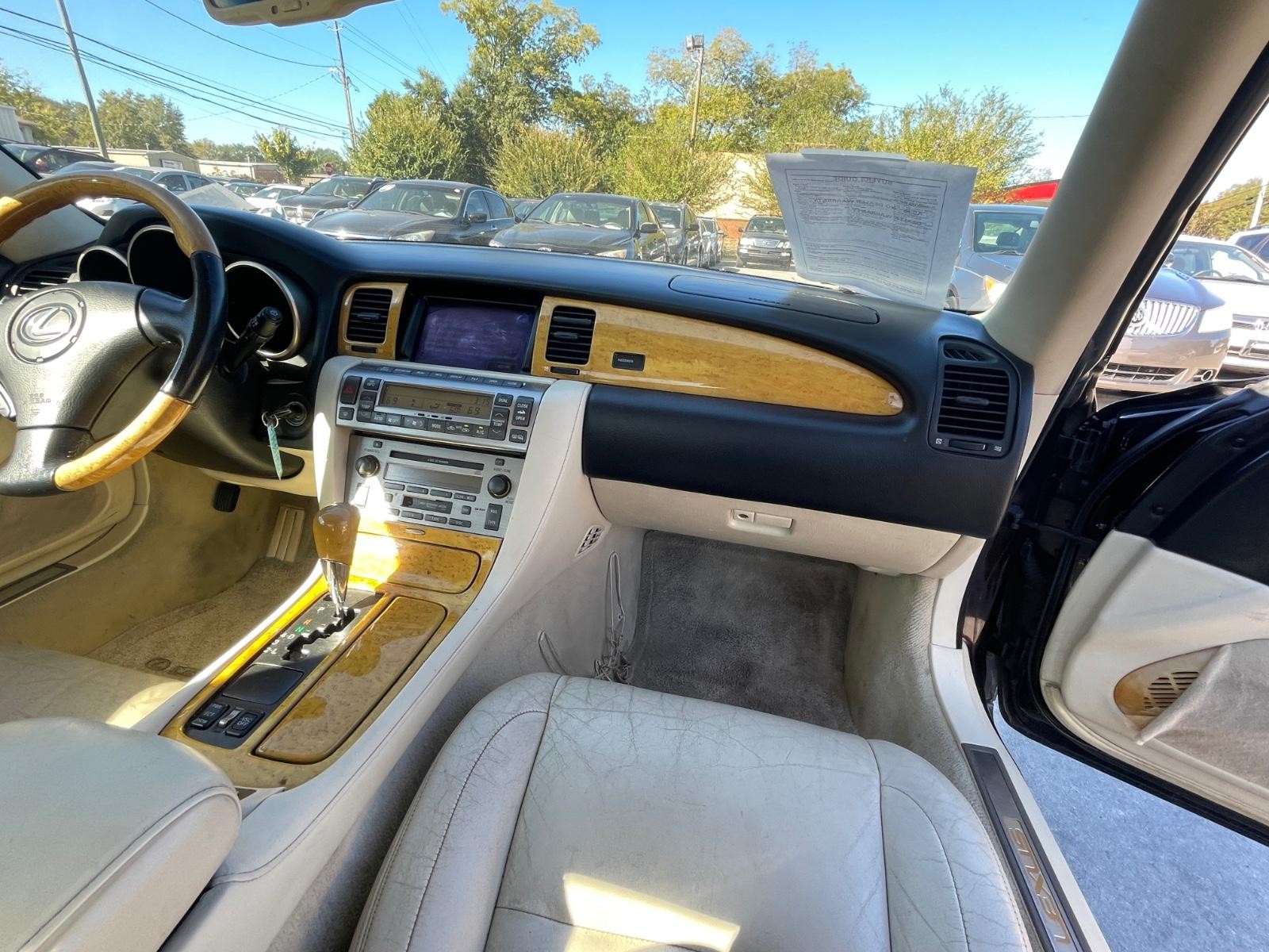 Lexus SC 430 Vehicle Full-screen Gallery Image 11