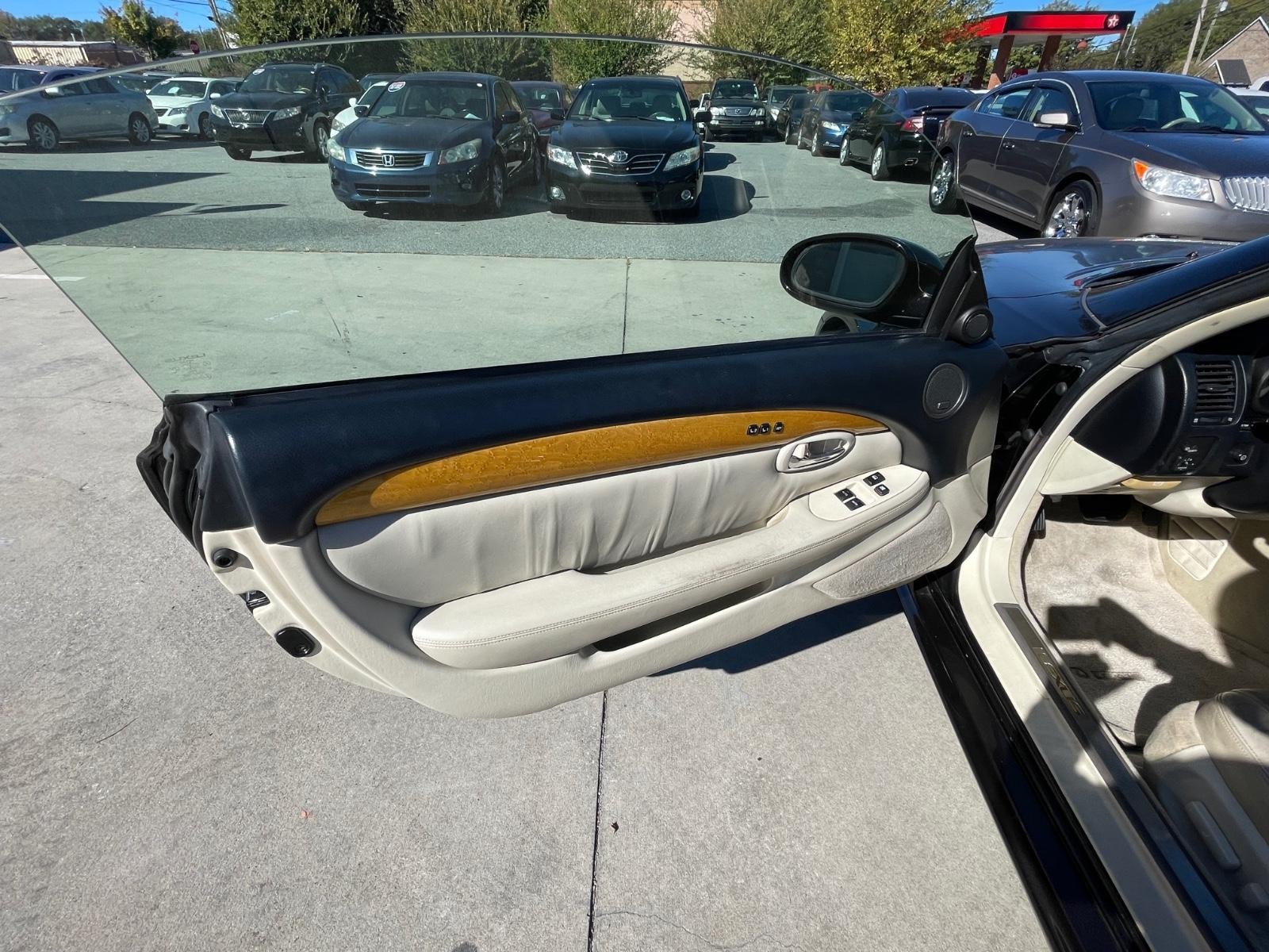 Lexus SC 430 Vehicle Full-screen Gallery Image 13