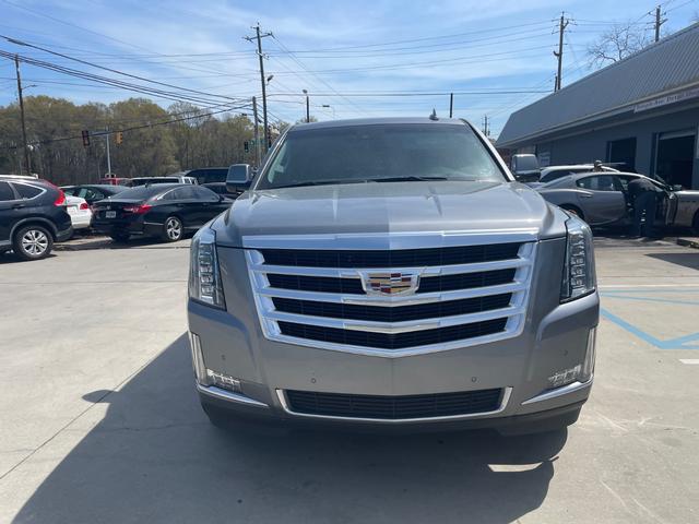 Cadillac Escalade Vehicle Full-screen Gallery Image 2