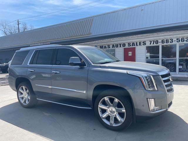 Cadillac Escalade Vehicle Full-screen Gallery Image 3