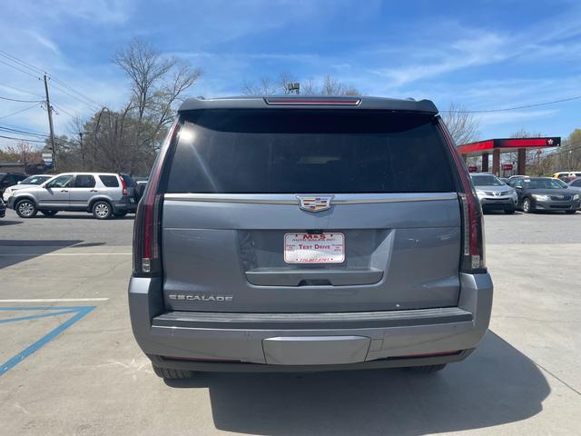 Cadillac Escalade Vehicle Full-screen Gallery Image 4