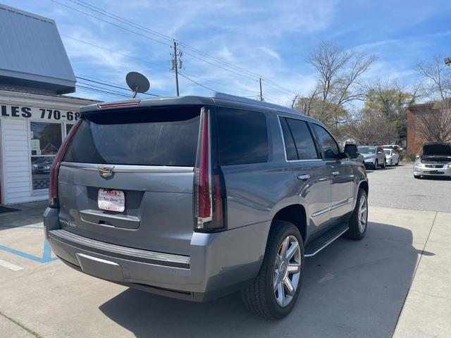 Cadillac Escalade Vehicle Full-screen Gallery Image 5