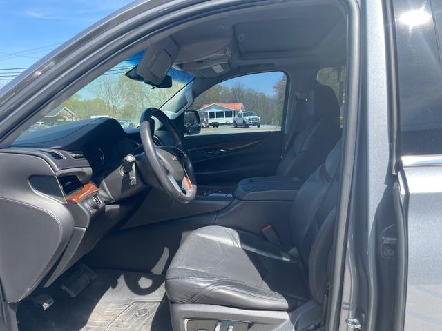 Cadillac Escalade Vehicle Full-screen Gallery Image 10
