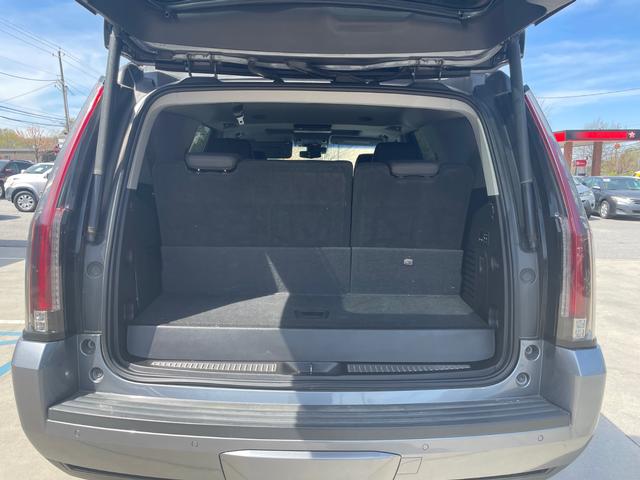 Cadillac Escalade Vehicle Full-screen Gallery Image 15