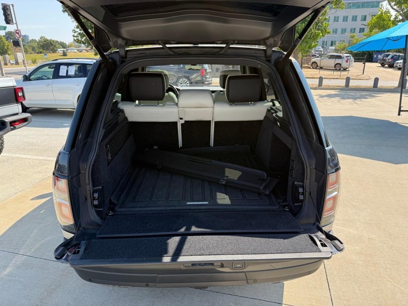 Land Rover Range Rover Vehicle Full-screen Gallery Image 8