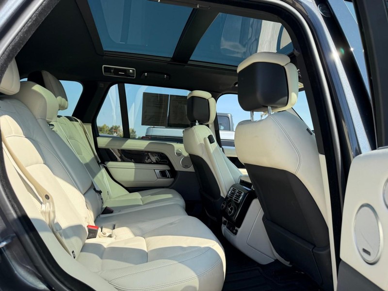 Land Rover Range Rover Vehicle Full-screen Gallery Image 11