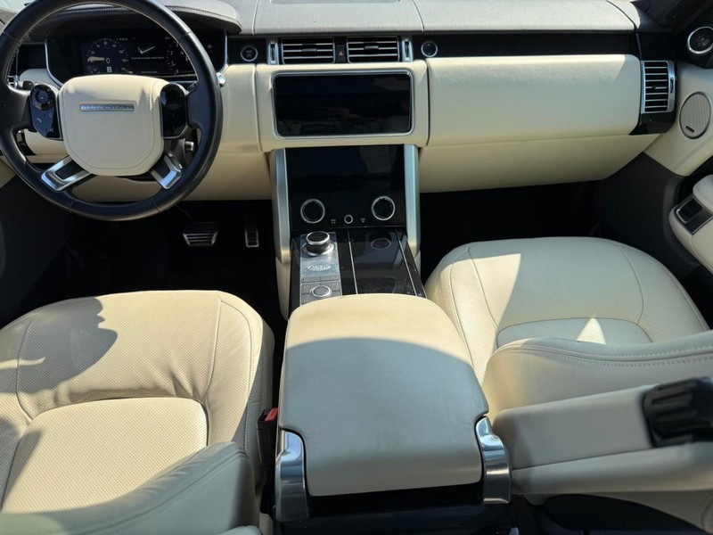 Land Rover Range Rover Vehicle Full-screen Gallery Image 13