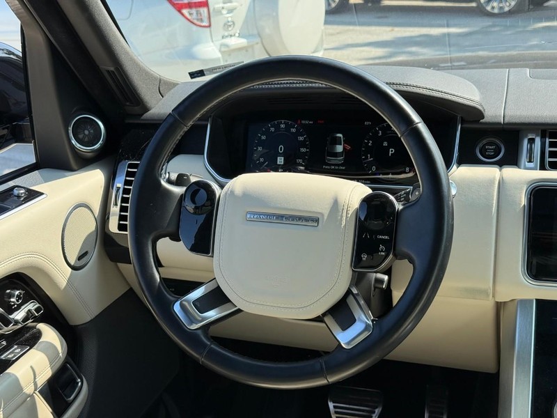 Land Rover Range Rover Vehicle Full-screen Gallery Image 14
