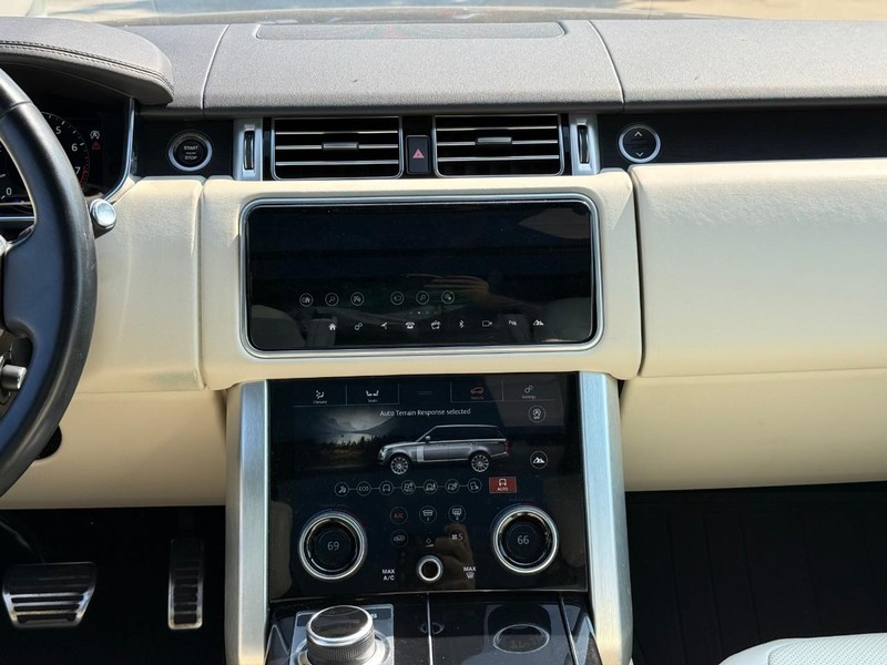 Land Rover Range Rover Vehicle Full-screen Gallery Image 15
