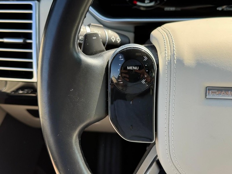 Land Rover Range Rover Vehicle Full-screen Gallery Image 22