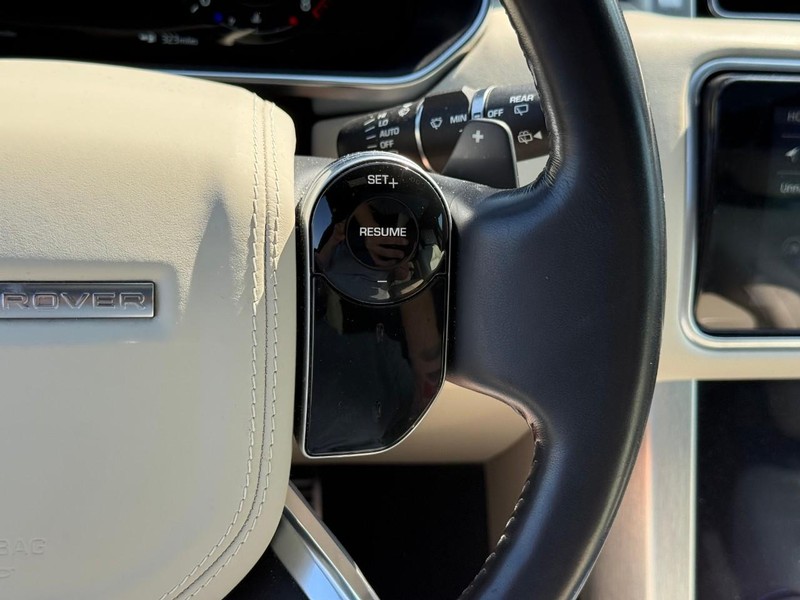 Land Rover Range Rover Vehicle Full-screen Gallery Image 23