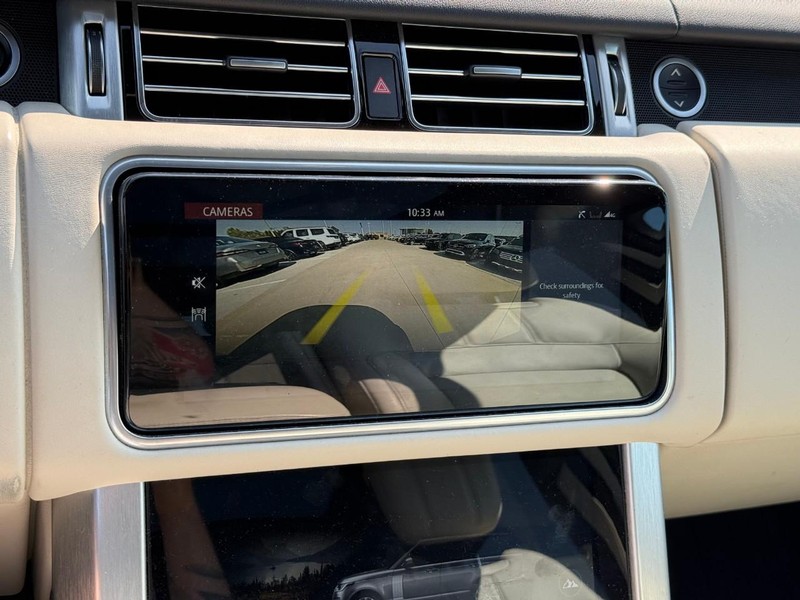 Land Rover Range Rover Vehicle Full-screen Gallery Image 25